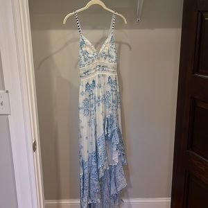 Worn once to a wedding. Did have an alteration done to the top.